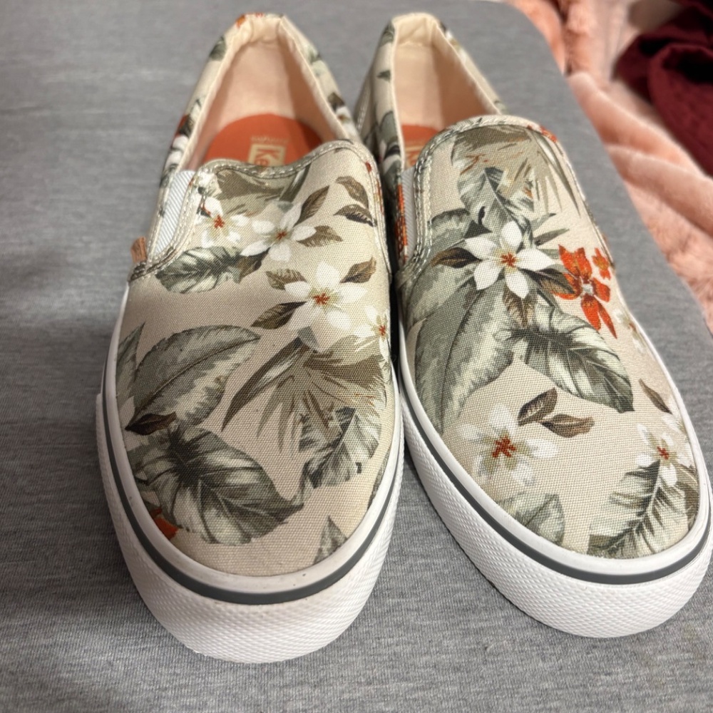 Keds Sneakers - Picture 2 of 9